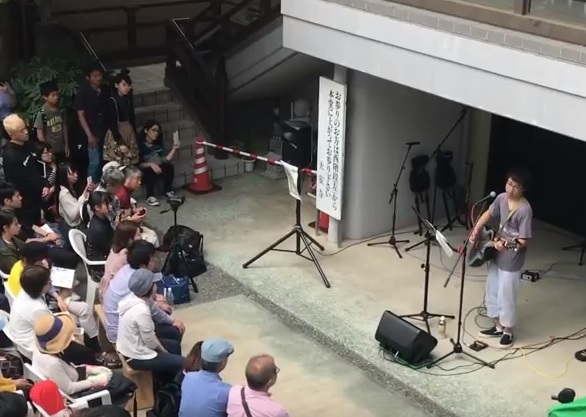 まちなかにゆかりの深い”天才音楽少年”崎山蒼志さんがまるたま市で歌声を披露しました☆